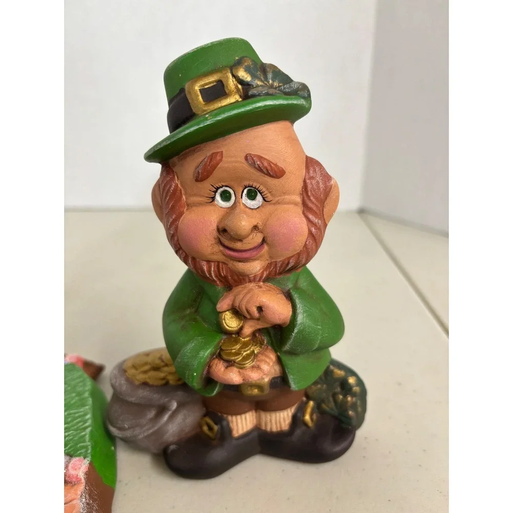 St Patricks Day Leprechaun Ceramic Figurine Set 3pc‎ Pot of Gold Shamrock